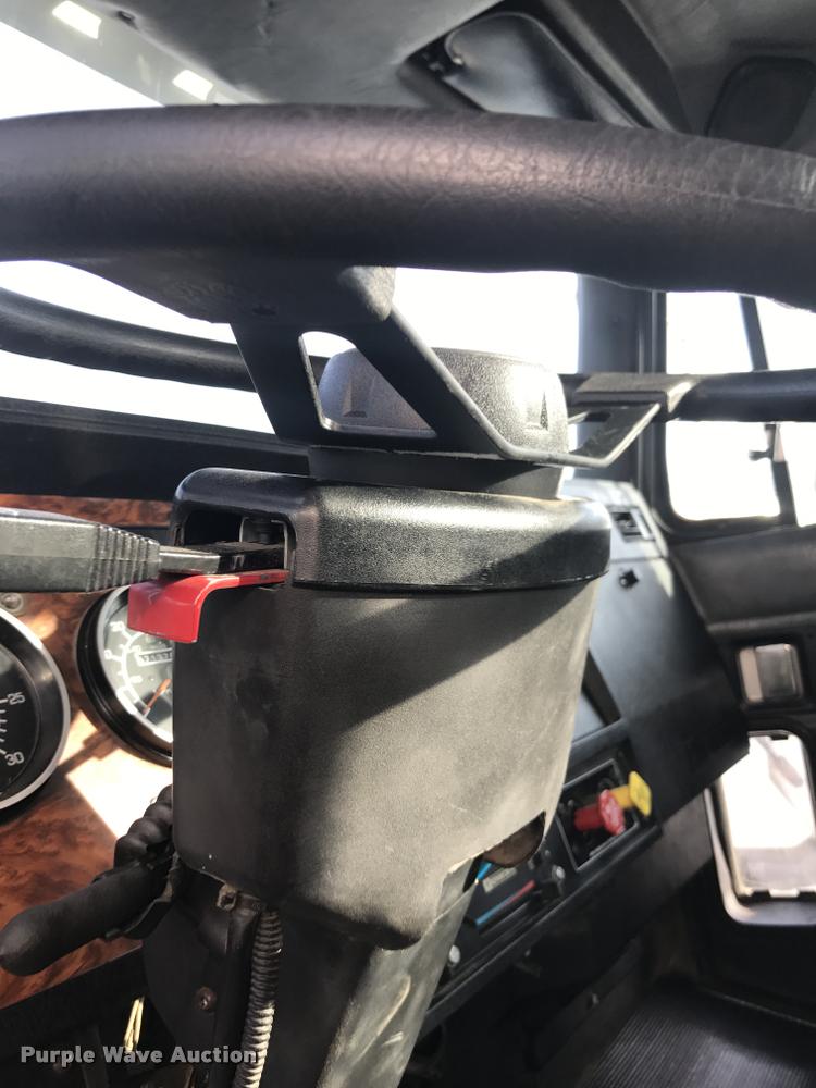 image for item DA0537 2000 Kenworth T800 semi truck