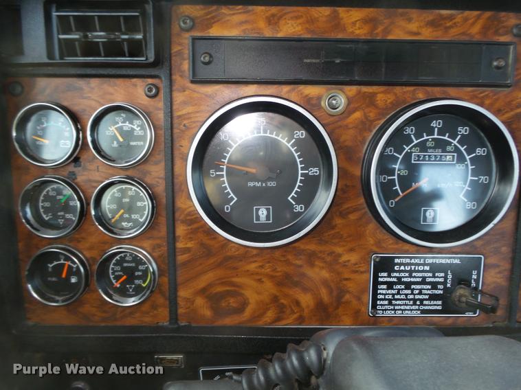 image for item DA0537 2000 Kenworth T800 semi truck