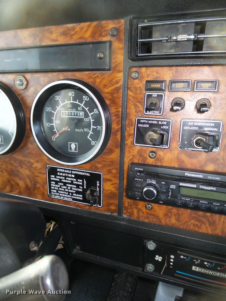 image for item DA0537 2000 Kenworth T800 semi truck