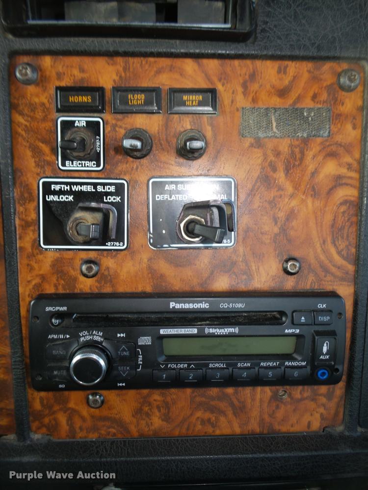 image for item DA0537 2000 Kenworth T800 semi truck