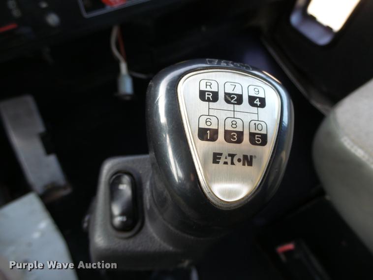 image for item DA0537 2000 Kenworth T800 semi truck