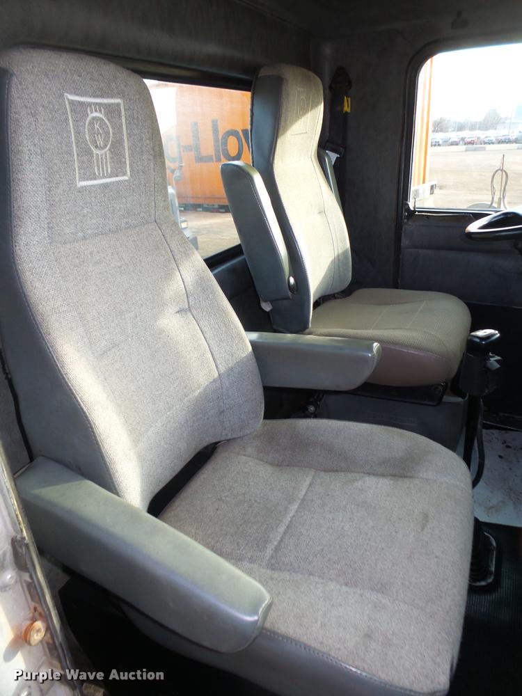 image for item DA0537 2000 Kenworth T800 semi truck