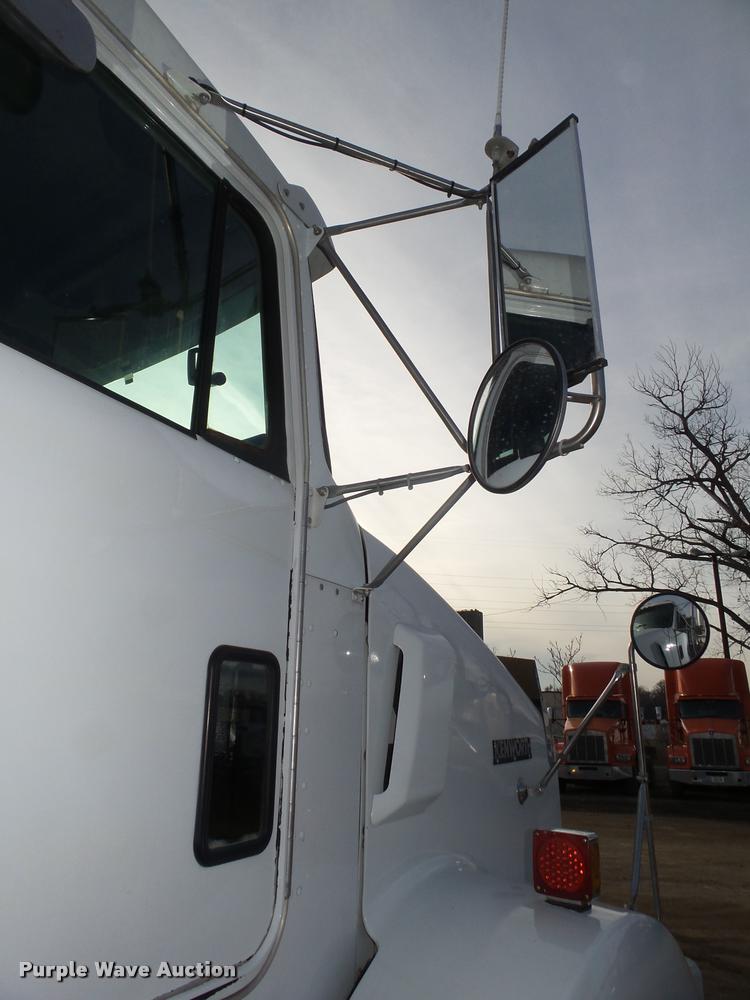 image for item DA0537 2000 Kenworth T800 semi truck