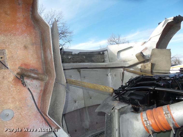 image for item DA0537 2000 Kenworth T800 semi truck