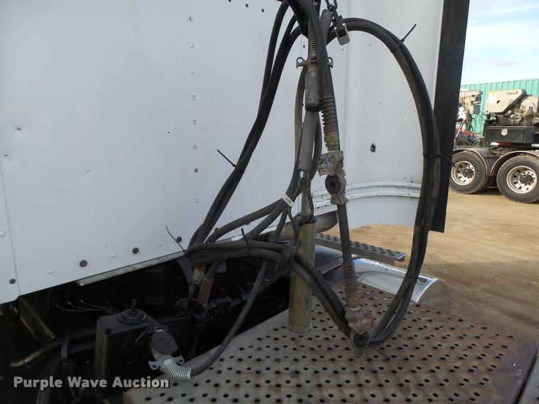 image for item DA0537 2000 Kenworth T800 semi truck