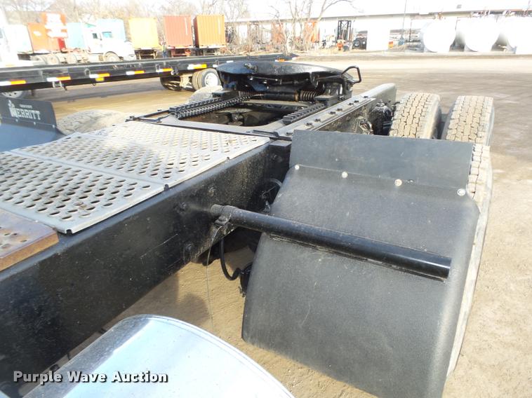 image for item DA0537 2000 Kenworth T800 semi truck