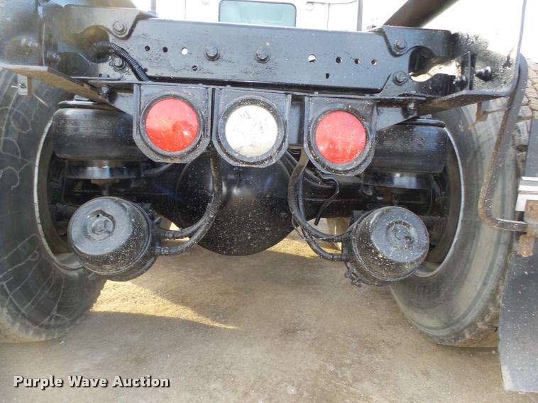 image for item DA0537 2000 Kenworth T800 semi truck