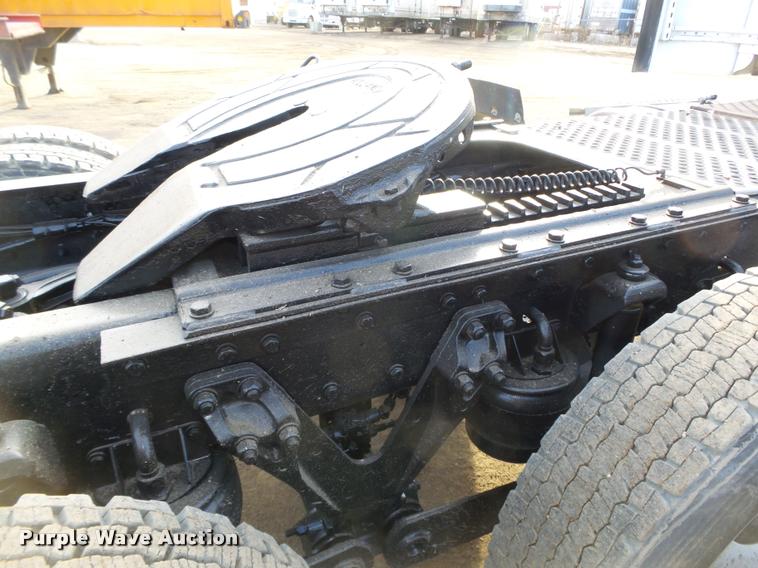 image for item DA0537 2000 Kenworth T800 semi truck