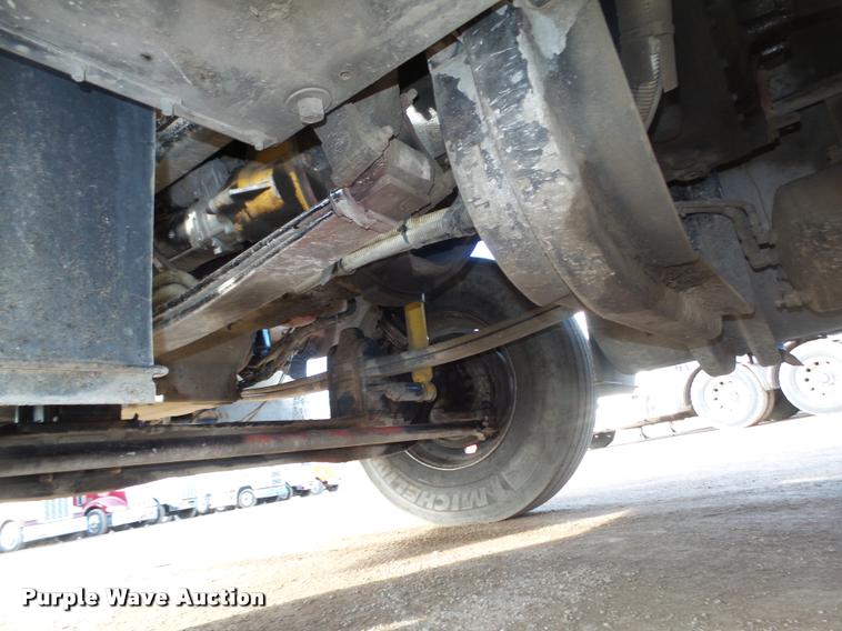 image for item DA0537 2000 Kenworth T800 semi truck