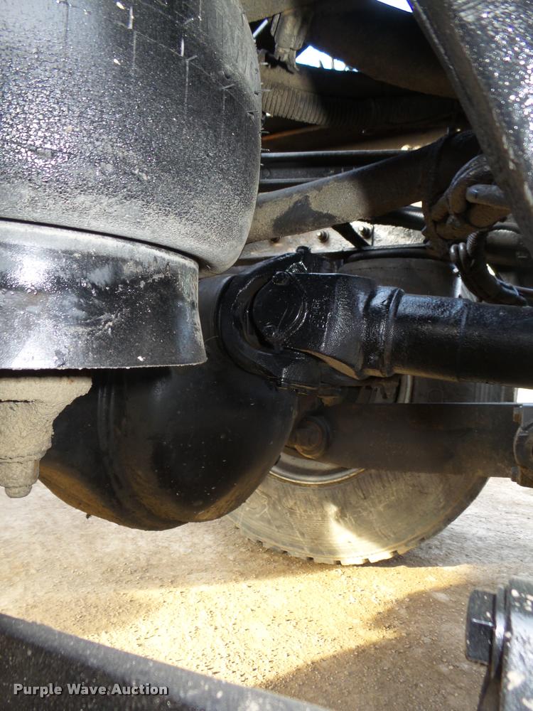 image for item DA0537 2000 Kenworth T800 semi truck