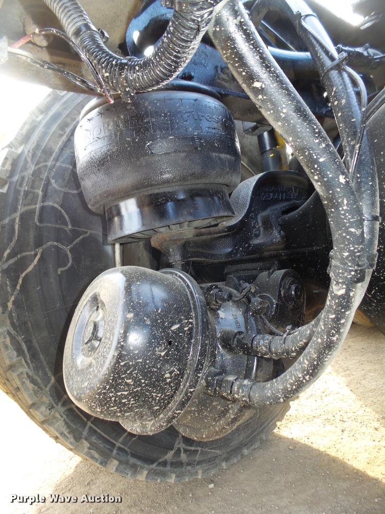 image for item DA0537 2000 Kenworth T800 semi truck