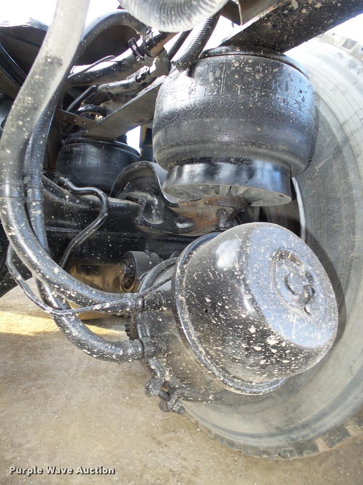 image for item DA0537 2000 Kenworth T800 semi truck