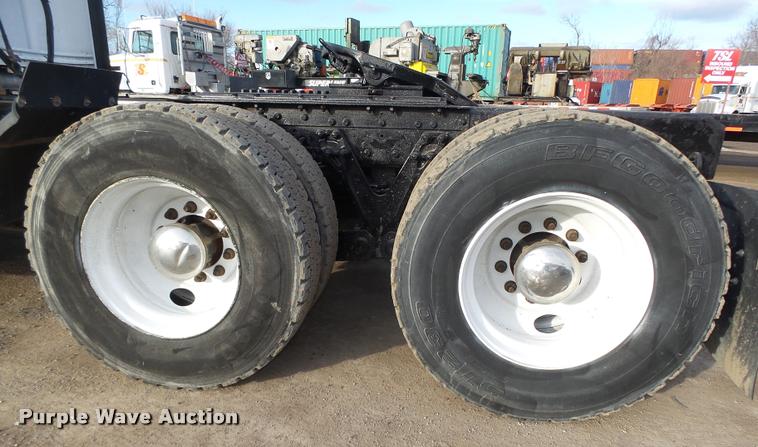 image for item DA0537 2000 Kenworth T800 semi truck