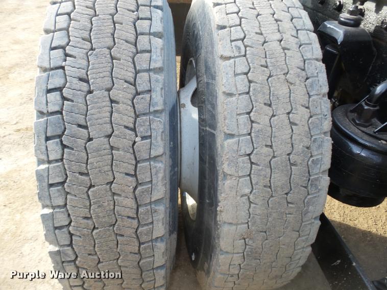 image for item DA0537 2000 Kenworth T800 semi truck