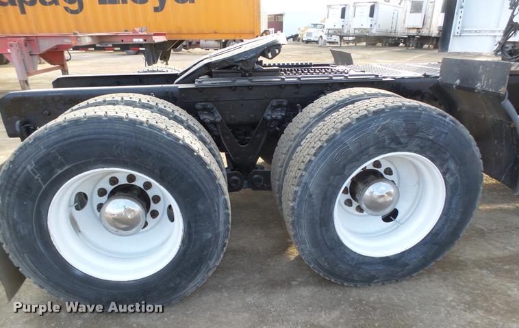 image for item DA0537 2000 Kenworth T800 semi truck