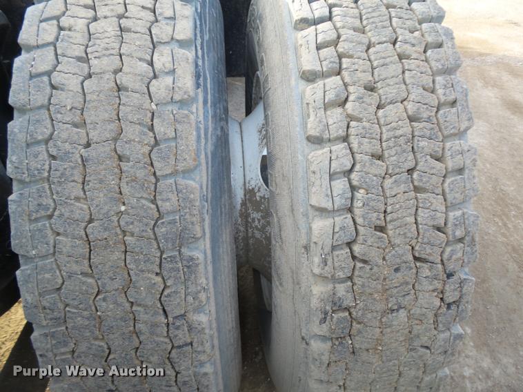 image for item DA0537 2000 Kenworth T800 semi truck