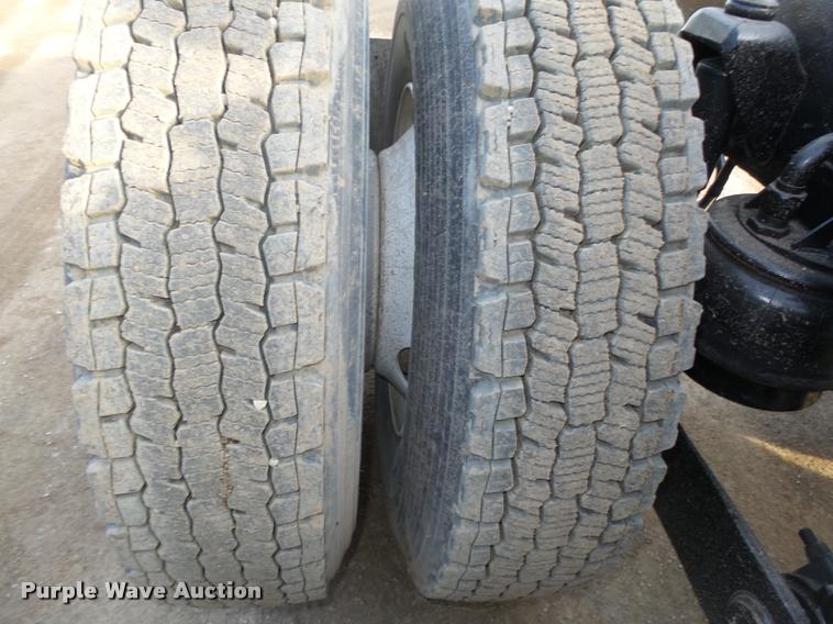 image for item DA0537 2000 Kenworth T800 semi truck