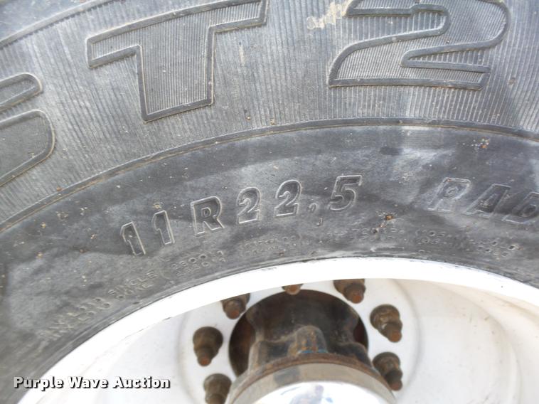 image for item DA0537 2000 Kenworth T800 semi truck