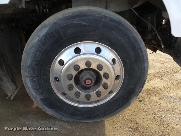 image for item DA0537 2000 Kenworth T800 semi truck