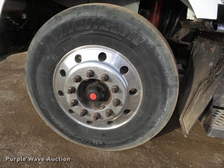 image for item DA0537 2000 Kenworth T800 semi truck