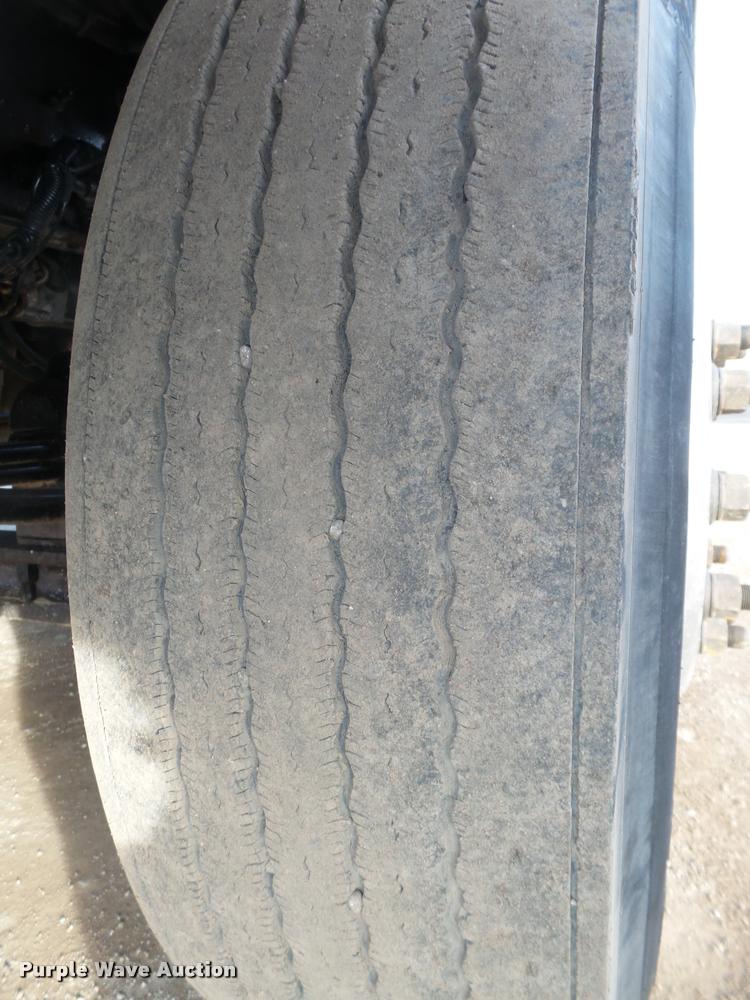 image for item DA0537 2000 Kenworth T800 semi truck