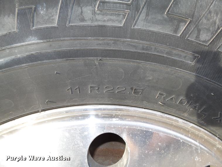 image for item DA0537 2000 Kenworth T800 semi truck