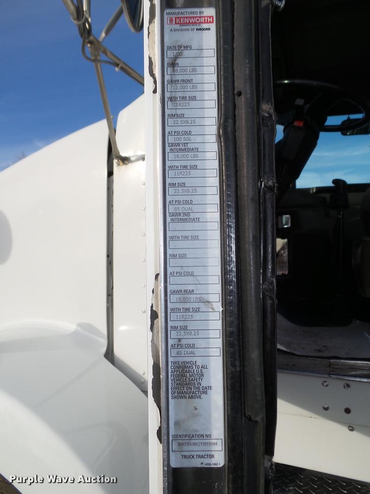 image for item DA0537 2000 Kenworth T800 semi truck