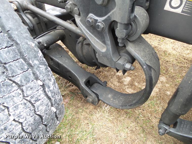 image for item DA2520 2010 Peterbilt 387 semi truck