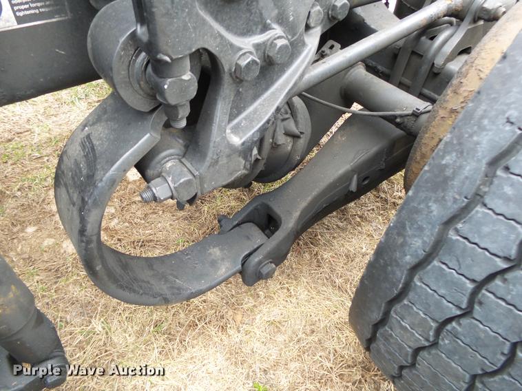 image for item DA2520 2010 Peterbilt 387 semi truck