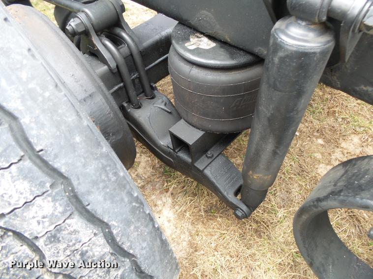 image for item DA2520 2010 Peterbilt 387 semi truck