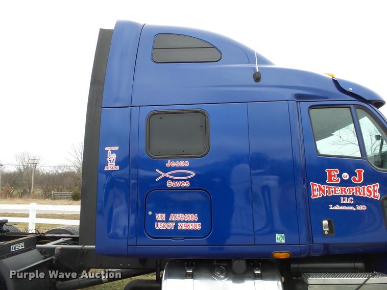 image for item DA2520 2010 Peterbilt 387 semi truck