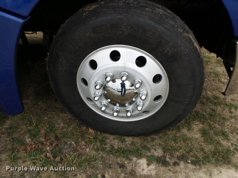 image for item DA2520 2010 Peterbilt 387 semi truck