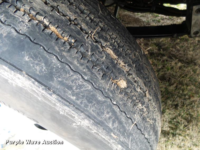 image for item DA2520 2010 Peterbilt 387 semi truck