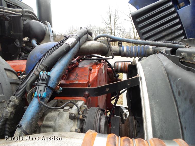 image for item DA2520 2010 Peterbilt 387 semi truck