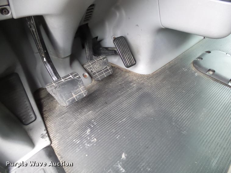 image for item DA2520 2010 Peterbilt 387 semi truck