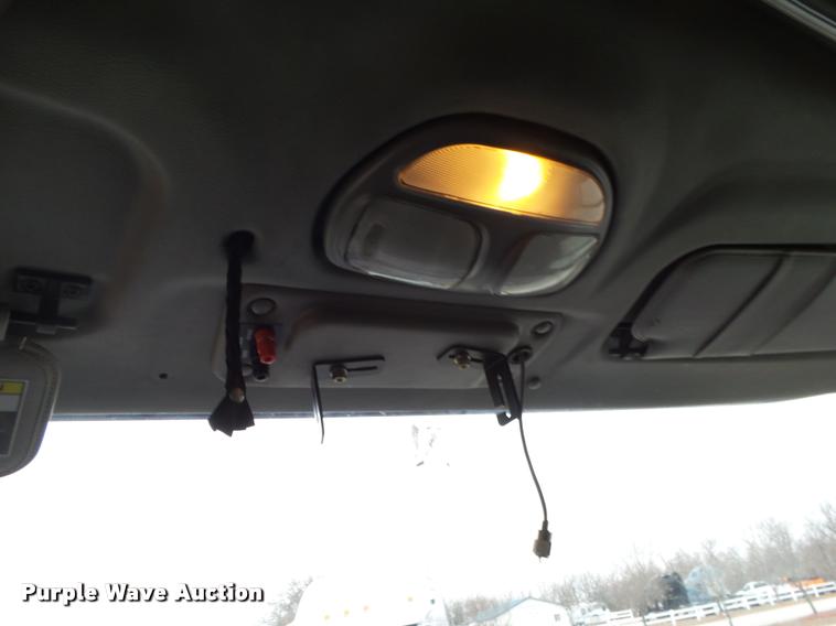 image for item DA2520 2010 Peterbilt 387 semi truck