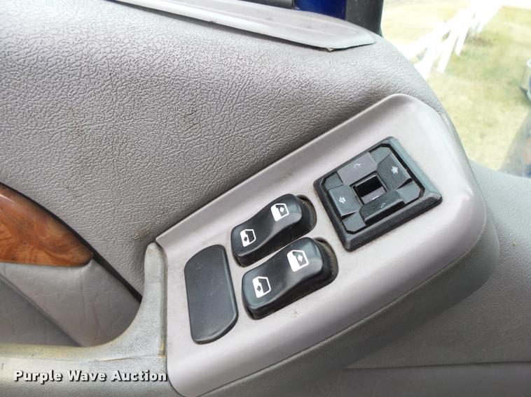 image for item DA2520 2010 Peterbilt 387 semi truck