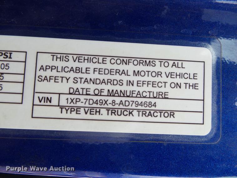 image for item DA2520 2010 Peterbilt 387 semi truck