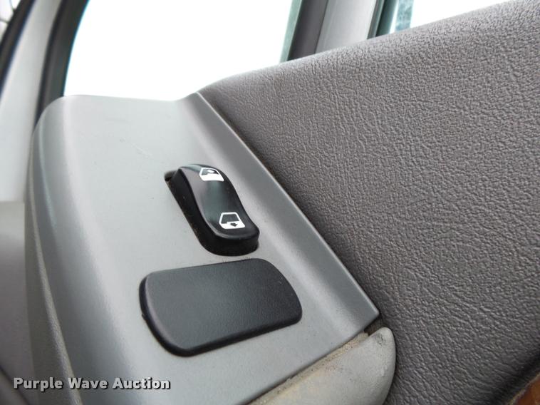 image for item DA2521 2010 Peterbilt 387 semi truck