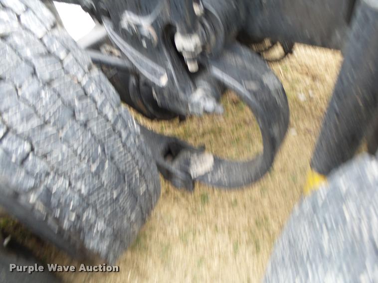 image for item DA2521 2010 Peterbilt 387 semi truck