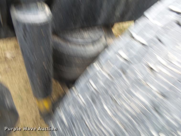 image for item DA2521 2010 Peterbilt 387 semi truck