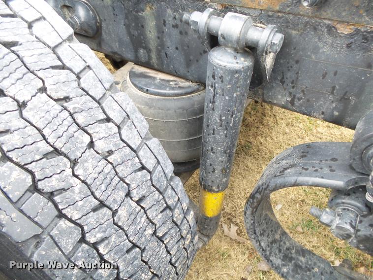 image for item DA2521 2010 Peterbilt 387 semi truck