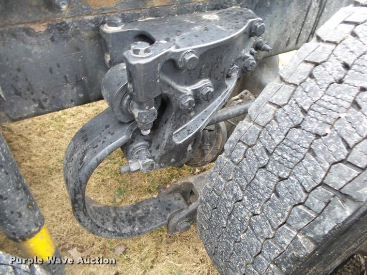 image for item DA2521 2010 Peterbilt 387 semi truck