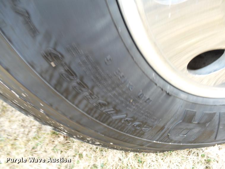 image for item DA2521 2010 Peterbilt 387 semi truck