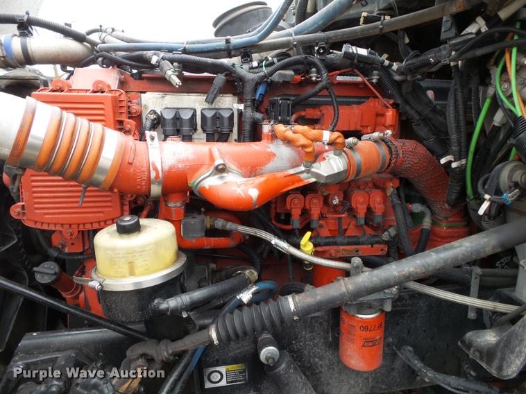 image for item DA2521 2010 Peterbilt 387 semi truck