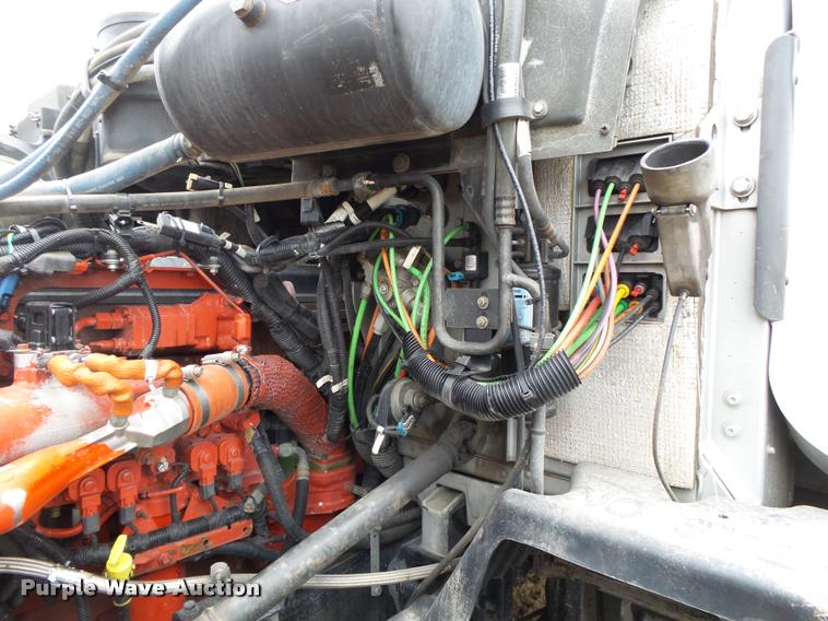 image for item DA2521 2010 Peterbilt 387 semi truck