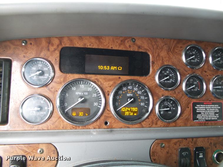 image for item DA2521 2010 Peterbilt 387 semi truck