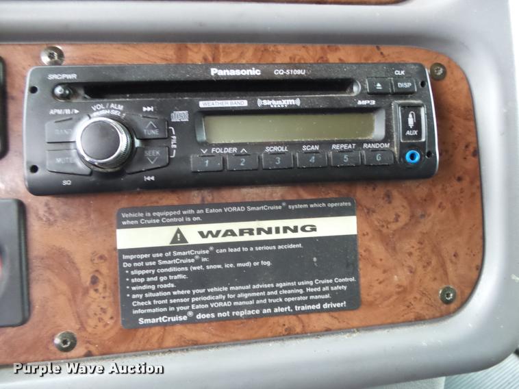 image for item DA2521 2010 Peterbilt 387 semi truck