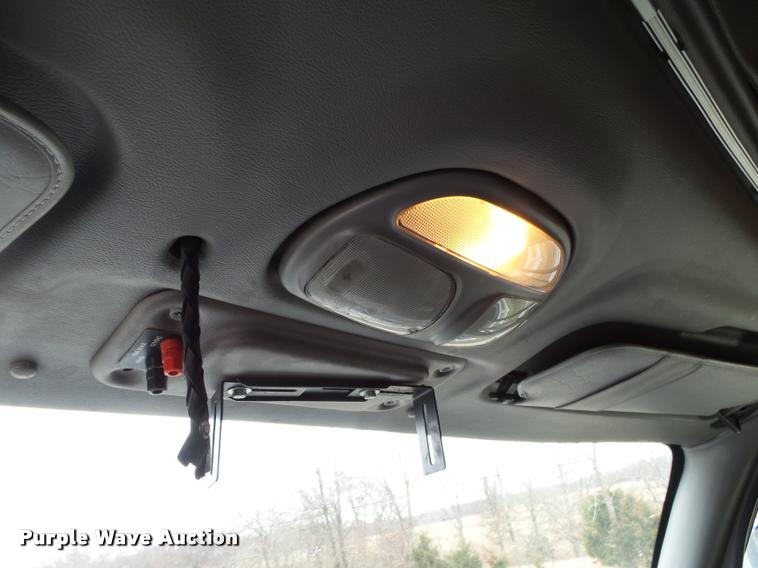 image for item DA2521 2010 Peterbilt 387 semi truck