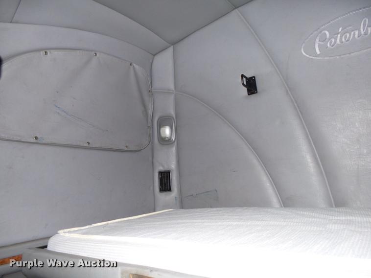 image for item DA2521 2010 Peterbilt 387 semi truck